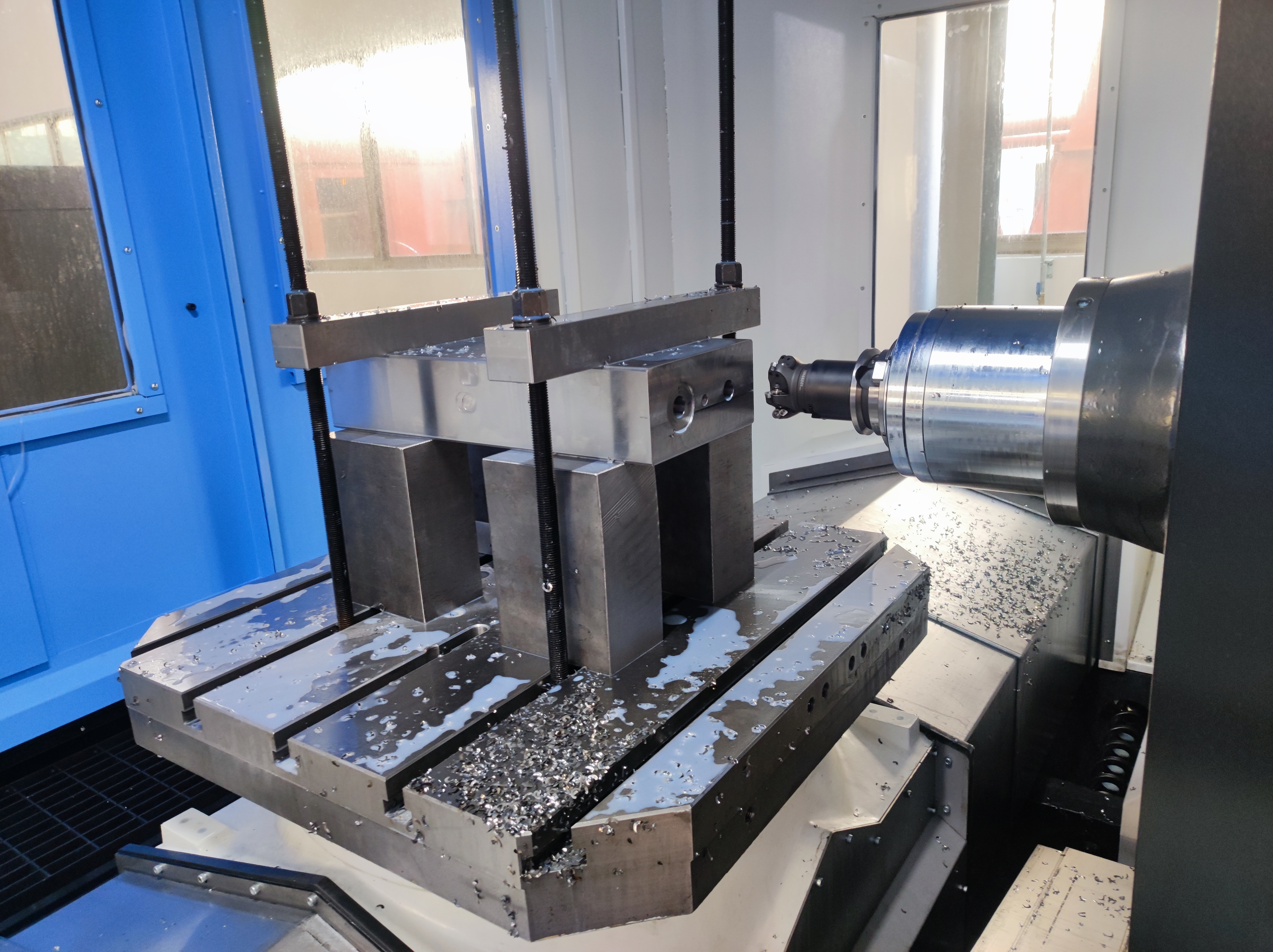 CNC boring machine for boring internal holes