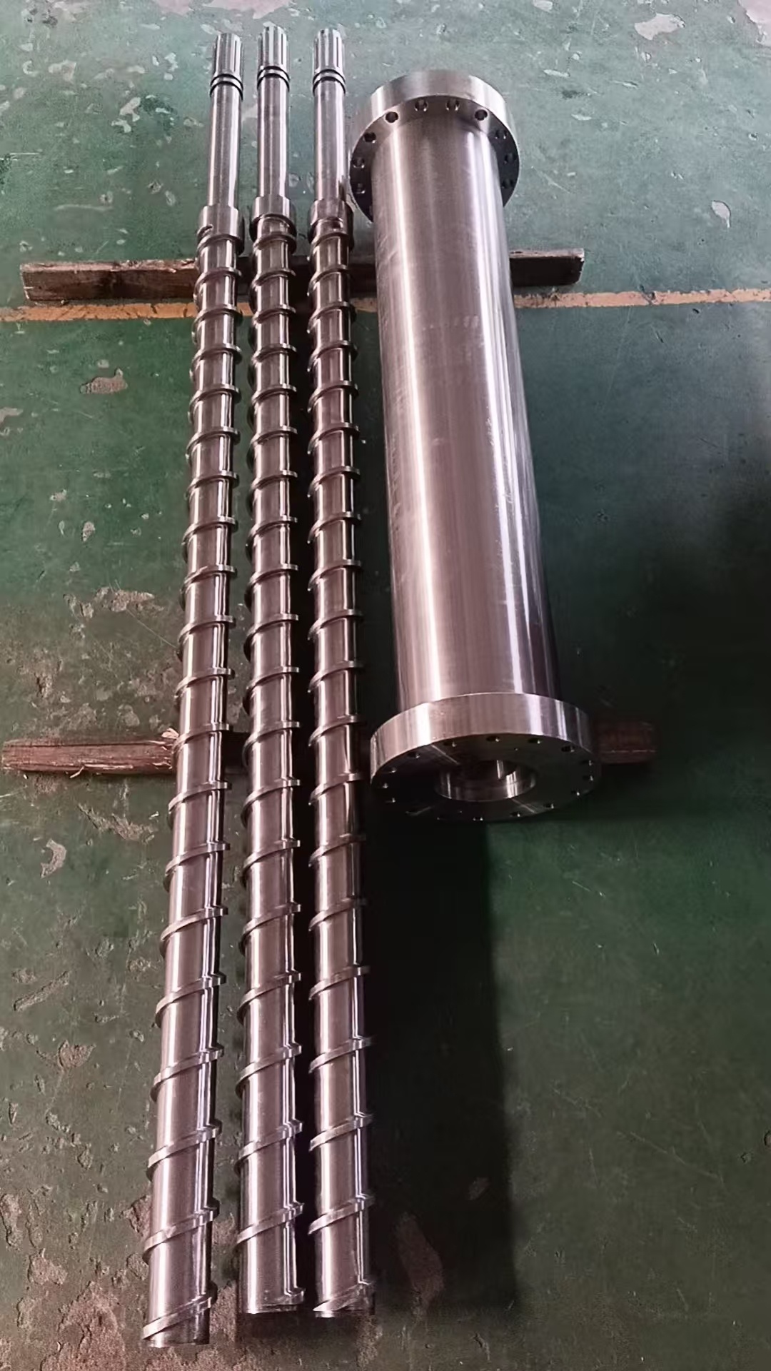 110  BARREL AND SCREW